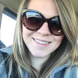 Meet your Posher, Kendra